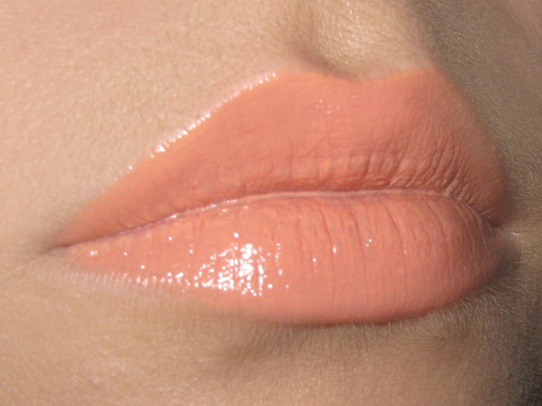 Форма половых губ персик щавель фото. Mac Saigon Summer. Розово персиковая помада. Перманент губ. Перманентный макияж губ персиковый.