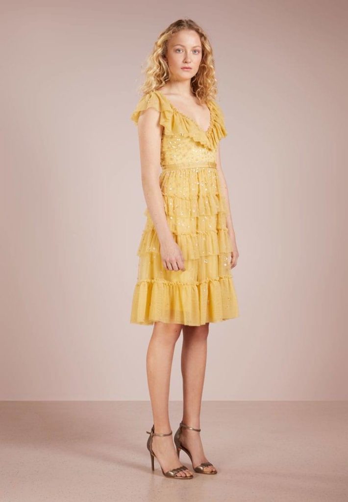 Платье желтое