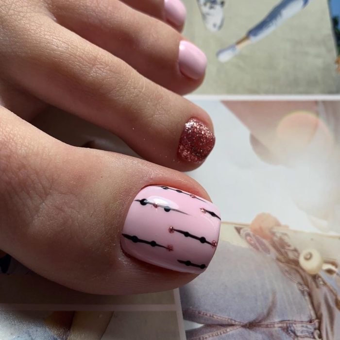 Модные ногти Барби: летний трендовый розовый маникюр