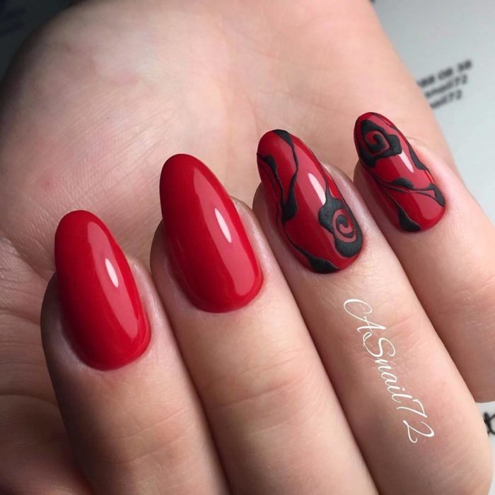 дизайн ногтей красный с черным и рисунком