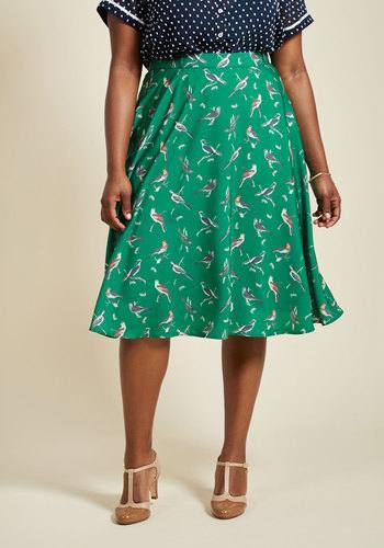 модная зеленая юбка