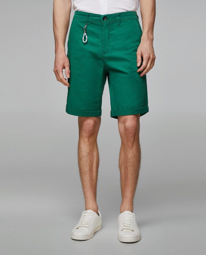 зеленые шорты